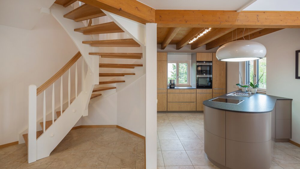 Treppe Musterhaus Tegernsee von ISARTALER HOLZHAUS 