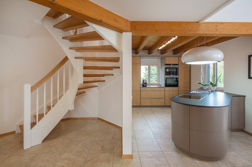 Treppe Musterhaus Tegernsee von ISARTALER HOLZHAUS 