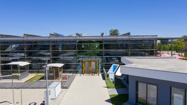 Der Technologiepavillon als Mittelpunkt des Bauzentrum Poing 