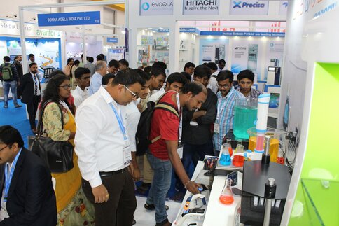 analytica Anacon India & ILE: Visitors at a stand
