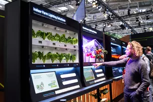 Demonstration of a device for indoor farming
