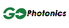 Logo für GO Photonics. GO ist in grün, mit einem Pfeil im O. Photonics wird von einer Linie mit einem Farbverlauf durchdrungen, die das Lichtspektrum symbolisiert.