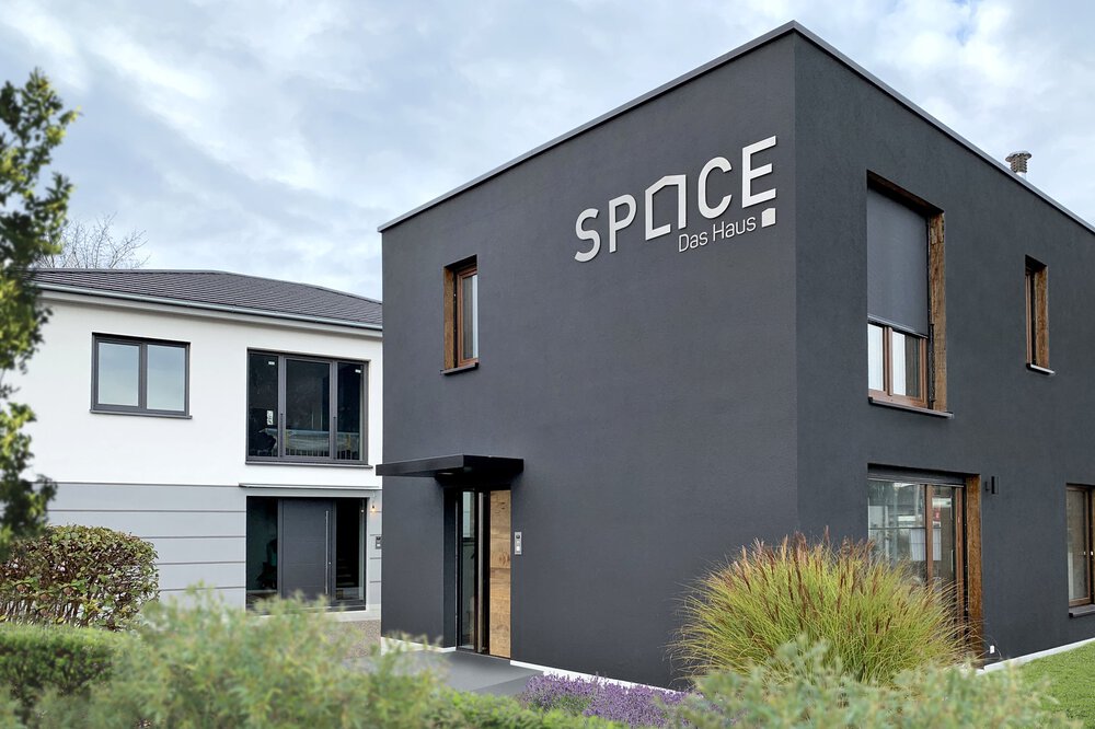 Außenansicht Musterhaus Space 4 / Space 6 von Deutsche HausManufaktur GmbH
