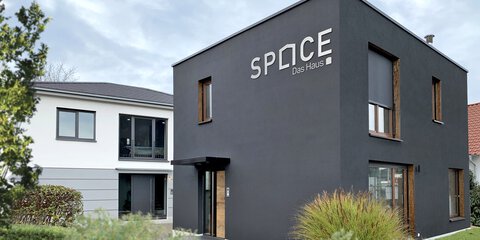 Außenansicht Musterhaus Space 4 / Space 6 von Deutsche HausManufaktur GmbH