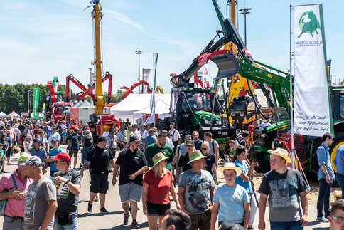 A large number of people visit the outdoor area of Messe München, where numerous forestry machines will be presented during INTERFORST.