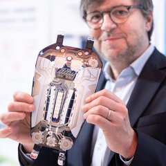 Presentation of a flexible electronic component