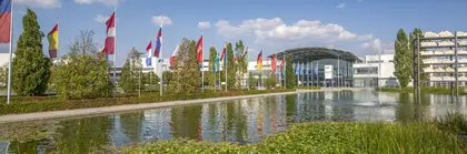 Messe München Aussenansicht Messehaus und Eingang West