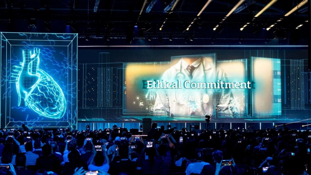 Ein großes Publikum blickt auf eine futuristische Bühne mit einem holografischen Herz und dem Text „Ethical Commitment“, während die Menschen das Ereignis mit ihren Handys aufnehmen.