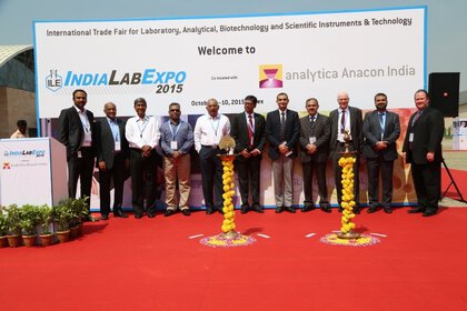 	
analytica Anacon India & ILE: Visitors at a stand