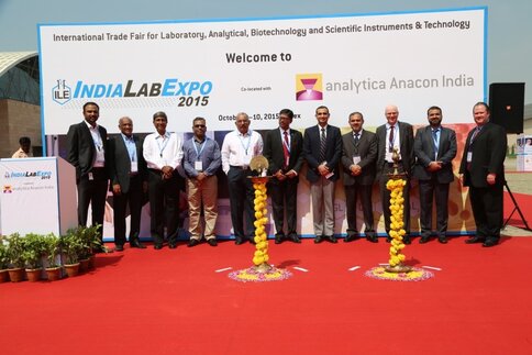 	
analytica Anacon India & ILE: Visitors at a stand