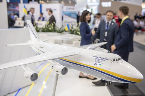transport logistic Modell Antonov