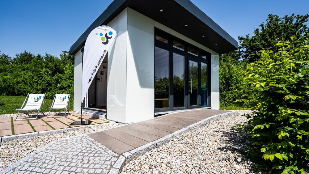 Außenansicht Beratungspavillon Musterhaus Freie Finanzierer Vermittler GmbH & Co. KG