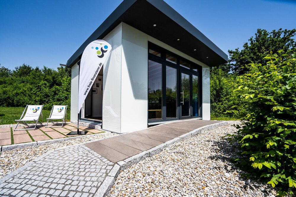 Außenansicht Beratungspavillon Musterhaus Freie Finanzierer Vermittler GmbH & Co. KG