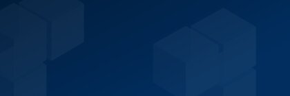 Ein waagerechter Header-Banner mit einem blauen Farbverlauf und hellblauen Würfeln, die in Dreiergruppen angeordnet sind.