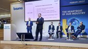 Discussion with six men at the Bauma Forum 2022 about digital construction sites.