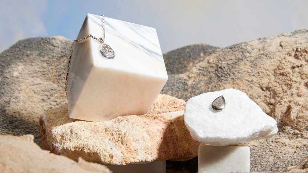 Fashion Jewellery: Pear Pendant, Shinygee