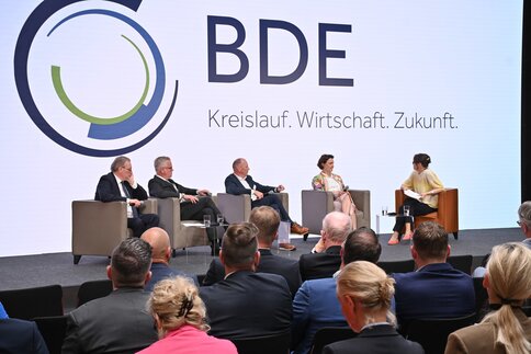 Participants in the panel discussion “Raw material security and value creation – securing Europe's future with the circular economy” at Circular Economy Day 2025 in Berlin