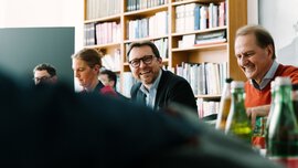 Stefan Rummel (Bildmitte) am Roundtable bei SZ Dossier in Berlin. 