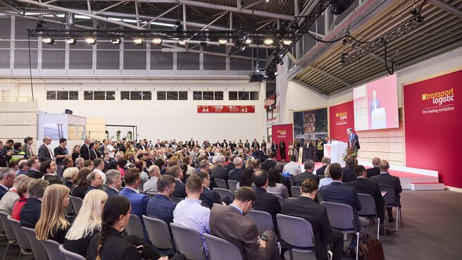 Fully seated hall during the opening talk with CEO Stefan Rummel at transport logistic 2025.