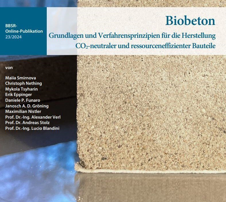 Nahaufnahme eines Biobetonblocks mit Textüberlagerung über umweltfreundliche Baumaterialien auf Deutsch.