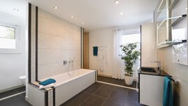 Badezimmer Musterhaus Montana von Rensch-Haus GmbH 
