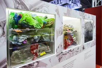 Plastics recycling of bottles