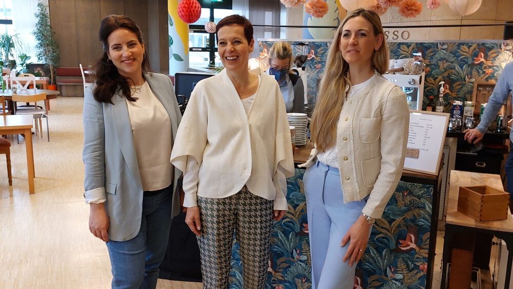 Frauen-Verbinden Jennifer Hader, Margit Dittrich, Dr. Susanne Hennigers