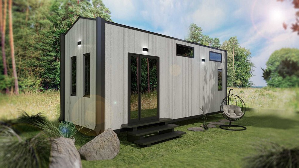 Modernes Tiny-House mit weißer Außenwand und dunklen Zierleisten, auf einer Rasenfläche mit einem Hängesessel und Felsen in der Nähe.