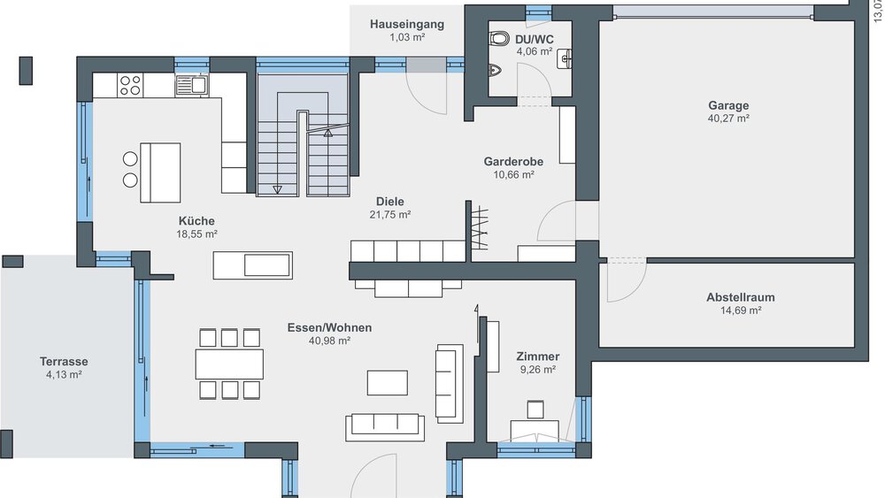 Grundriss mit beschrifteten Räumen: Küche, Wohn-/Essbereich, Garderobe, Garage, Abstellraum und Eingang.