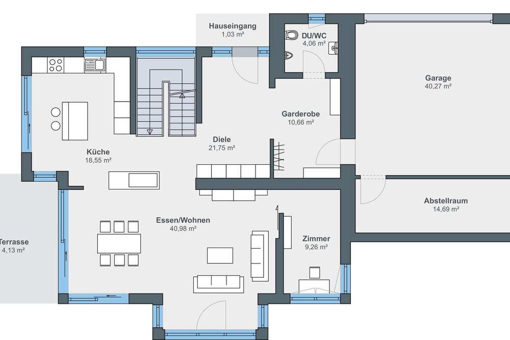 Grundriss mit beschrifteten Räumen: Küche, Wohn-/Essbereich, Garderobe, Garage, Abstellraum und Eingang.