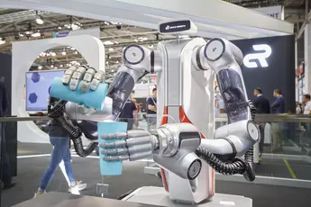 Fancy a drink? This service robot was happy to help at automatica 2022.