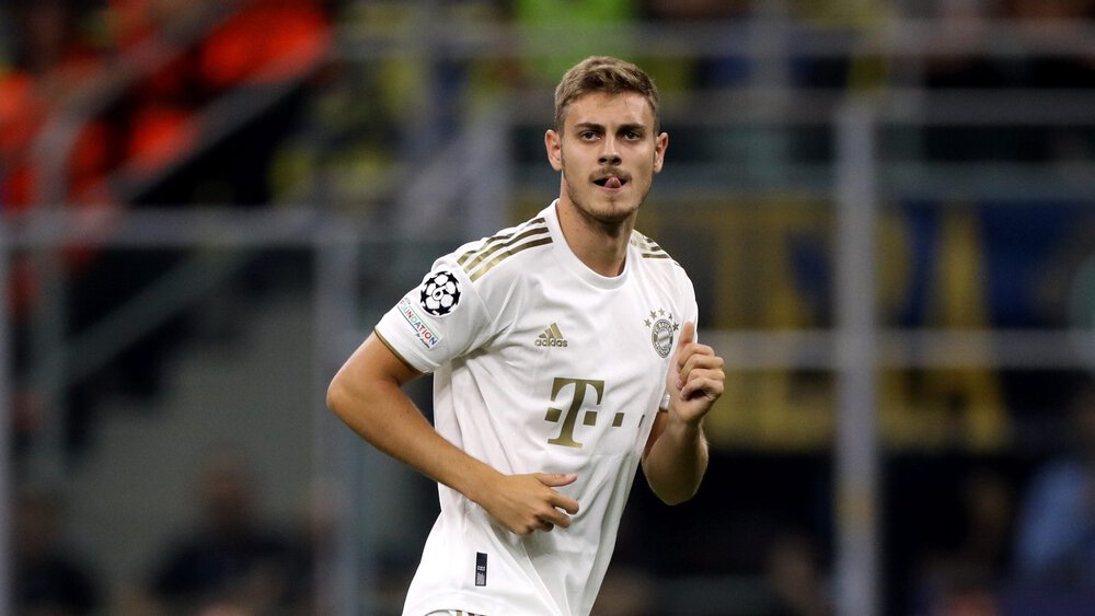 Josip Stanisic in Aktion während der UEFA Champions League 2022-2023 FC Internazionale gegen FC Bayern München im San Siro Stadion.