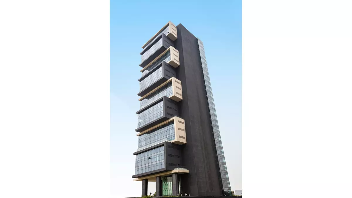 Bürogebäude, das zwei verschiedene Frontek-Modelle (Iceberg und Jupiter) kombiniert.