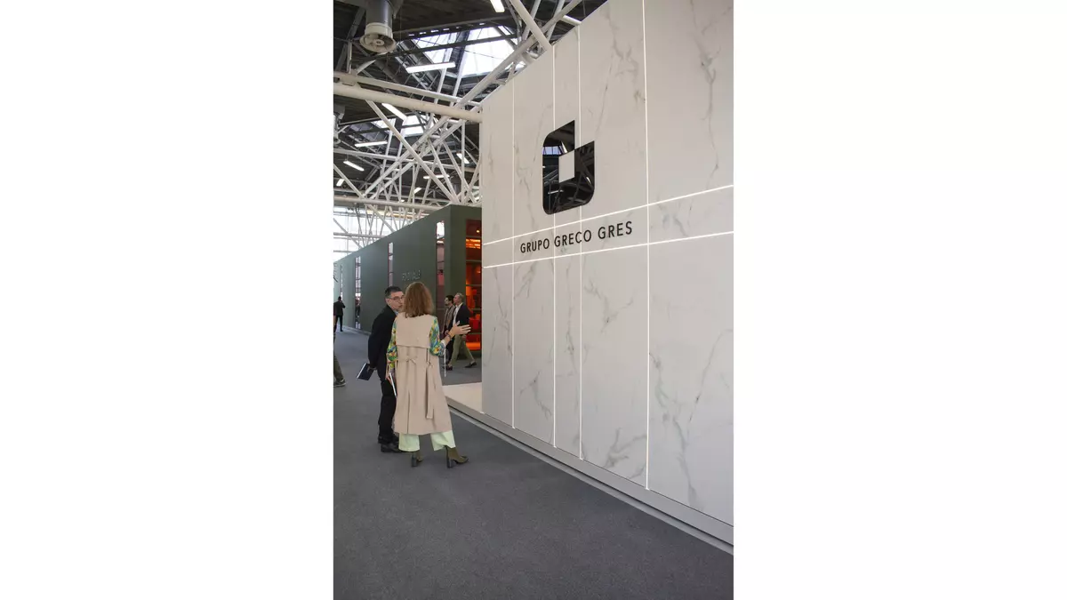 XXL façade with volume at Cersaie