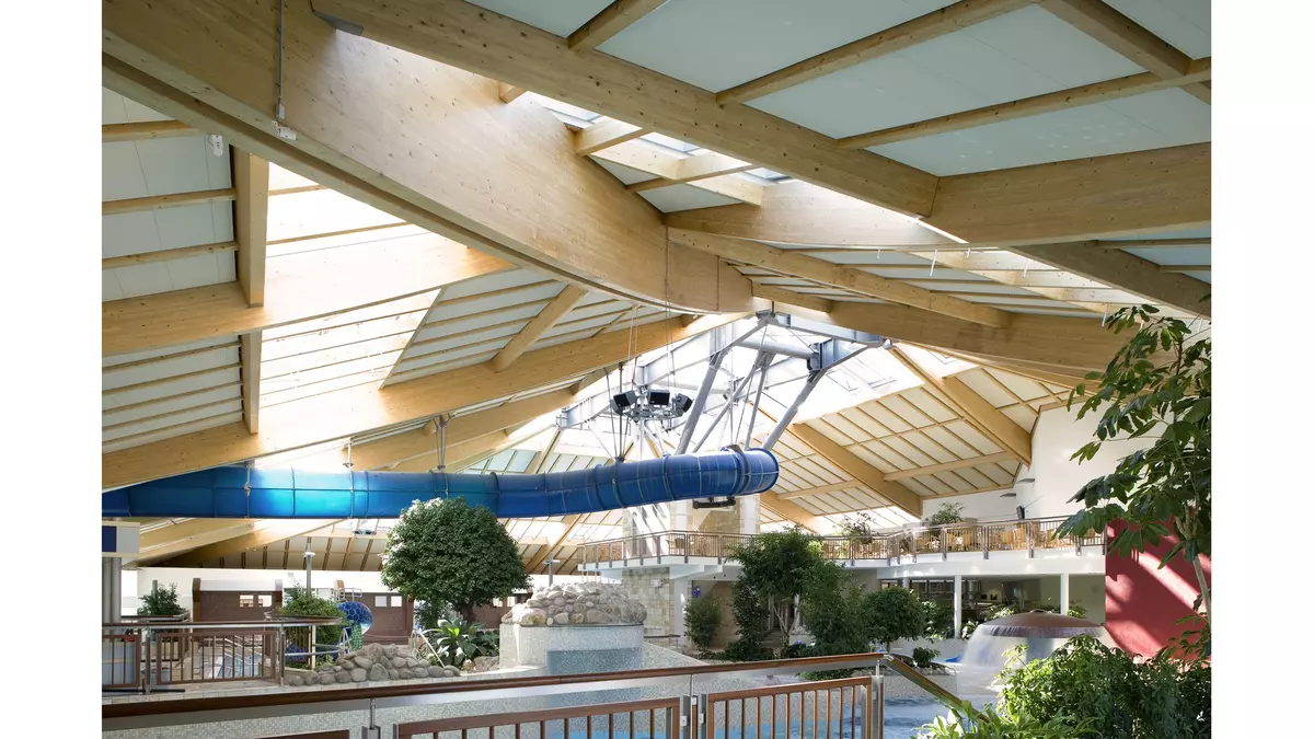 Mayr-Melnhof Holz acts as a full-service provider for timber engineering and hall construction and supplies turnkey solutions including the coordination of all trade
Photocredit: Herlet