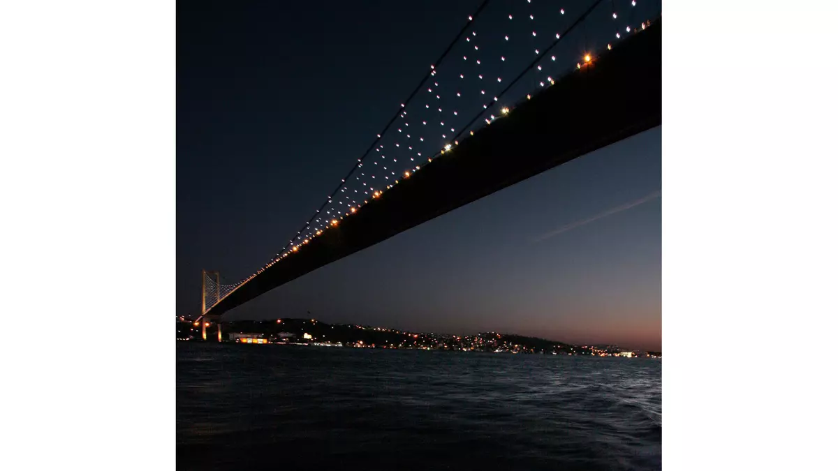 Erste Brücke, Bosporus-Brücke, verbindet Europa mit Asien. Fertigstellung 1973, geplant von Freeman Fox & Partners
Foto: Benedikt Kraft / DBZ